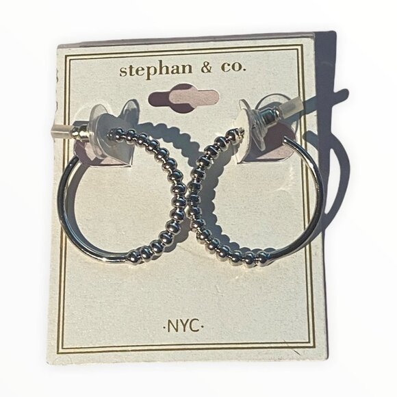 NWT Nordstrom Stephan & Co‎ Silver Hoop Earrings Post Back New With Tags Circle - Picture 1 of 4